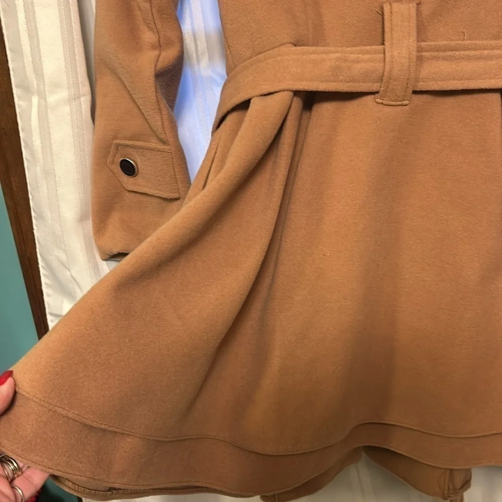🌟🌟Flouncy Bottom Tan Coat 🧥🌟🌟 - Picture 5 of 10